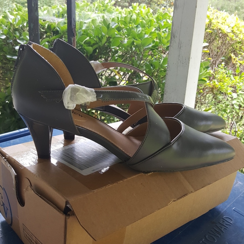 NWOT Charcoal heels