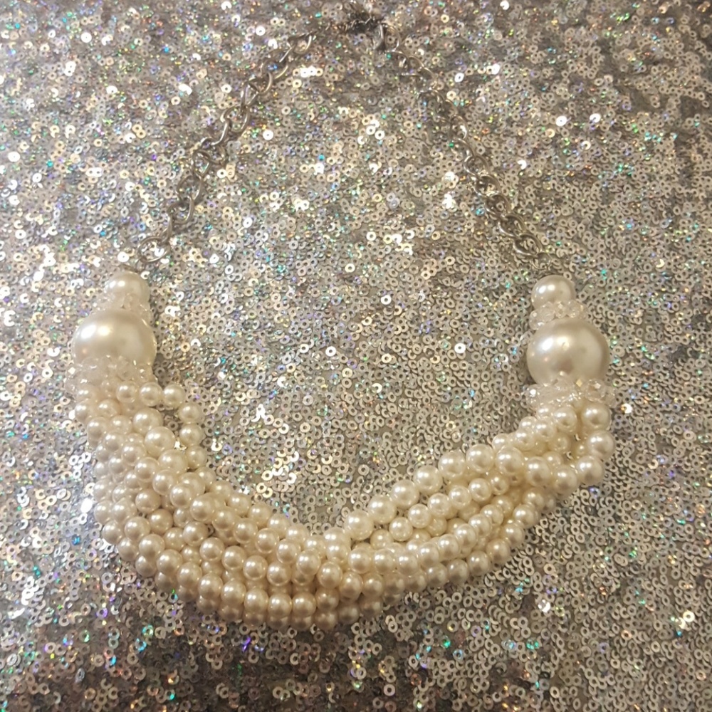 Chunky pearl and swarwatzkie crystal necklace