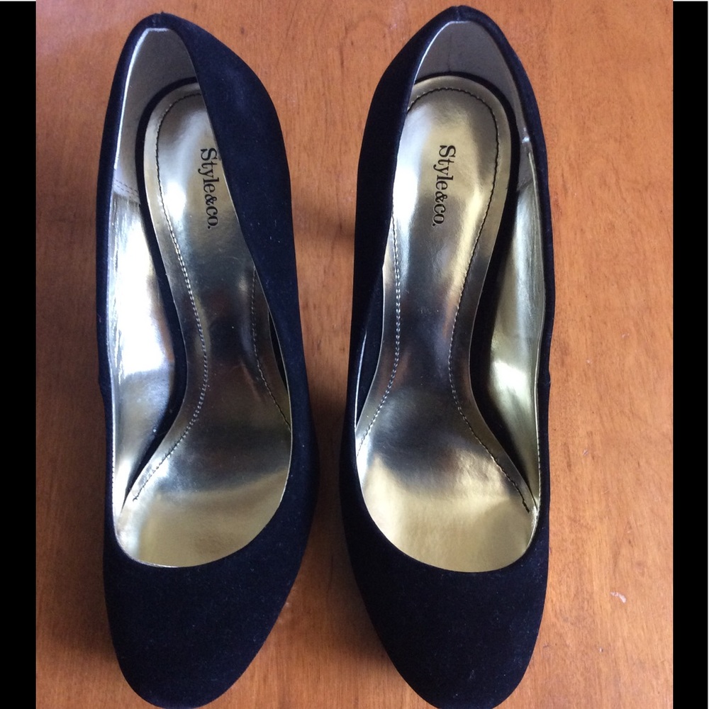 Beautiful Black and Gold Platform Shoes!