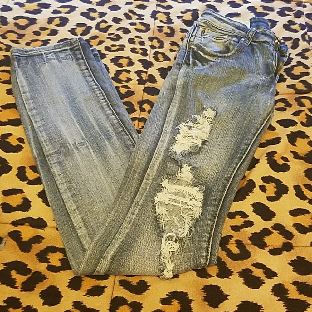Destroyed style jeans