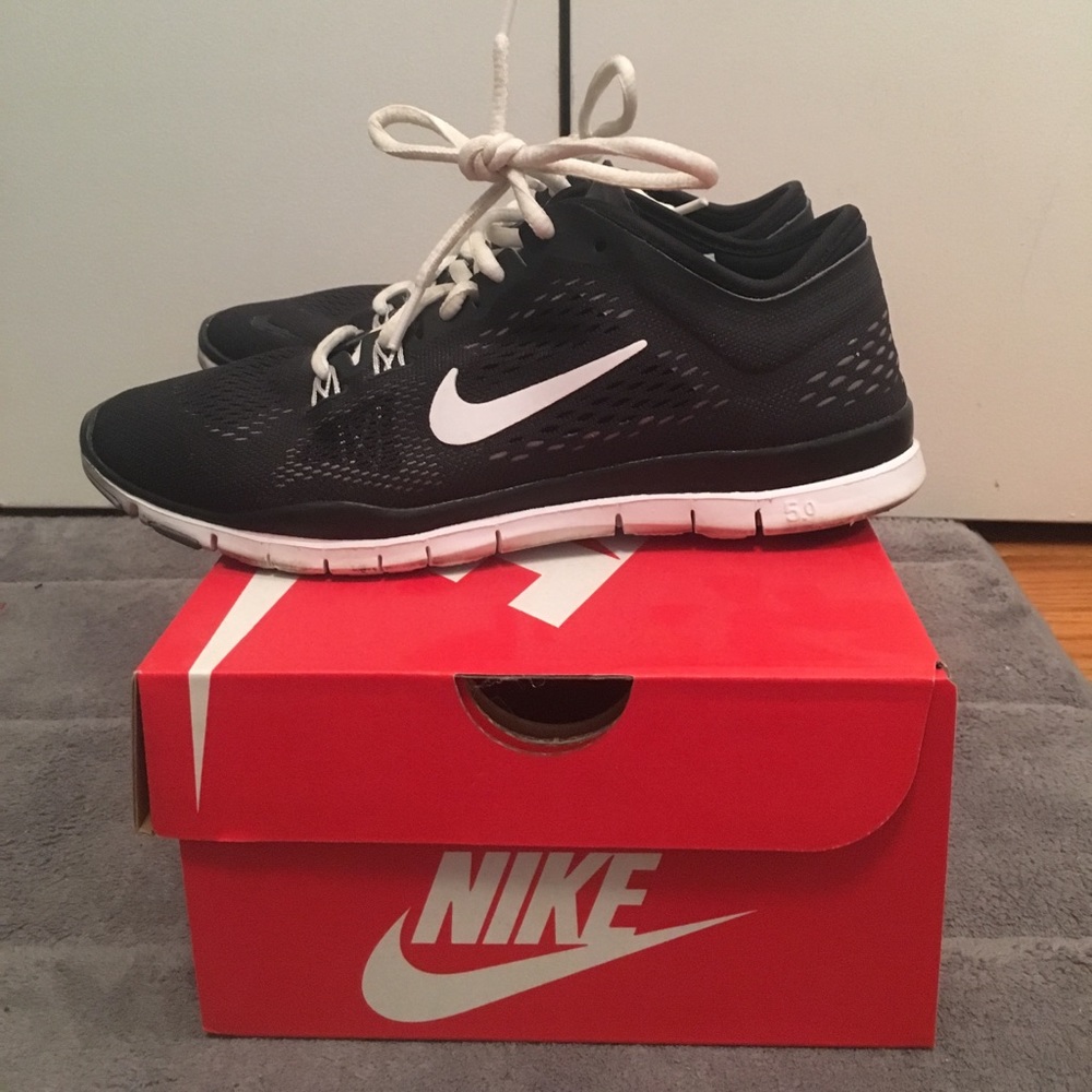 Black Nike Roshe