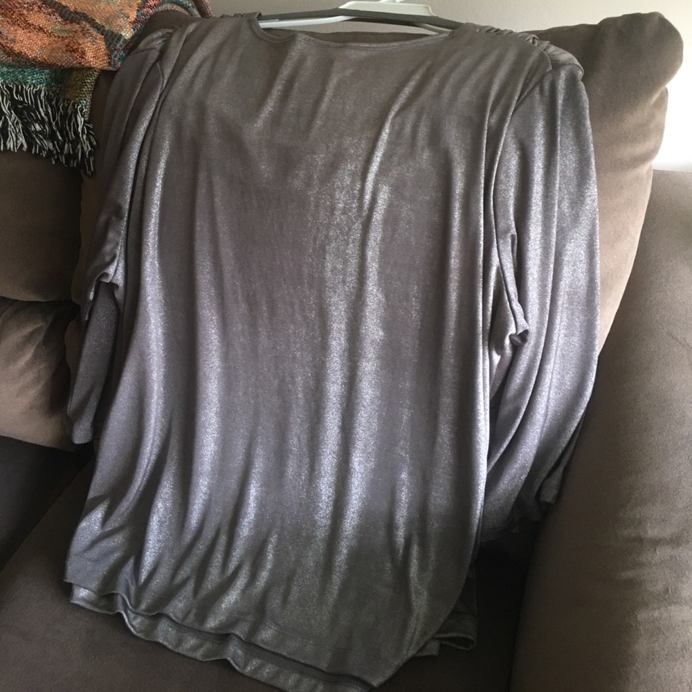 Shiny top - Picture 4 of 4