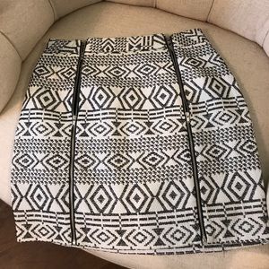 Black and white pattern mini skirt