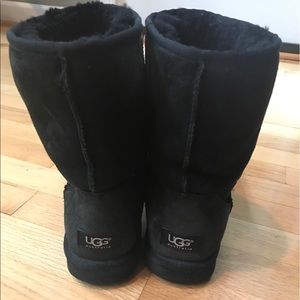size 9 like new ugg boots - short/black