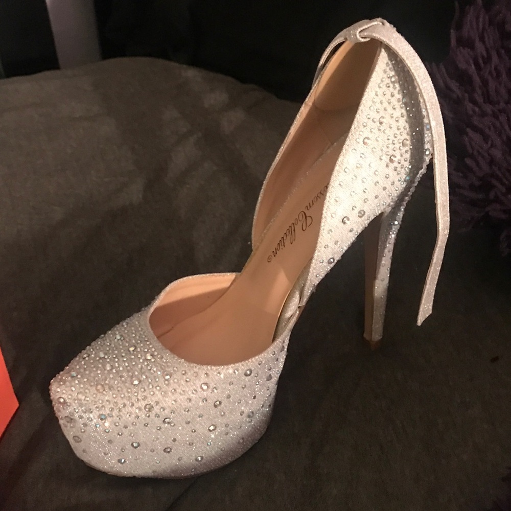 Sequin heel with strap
