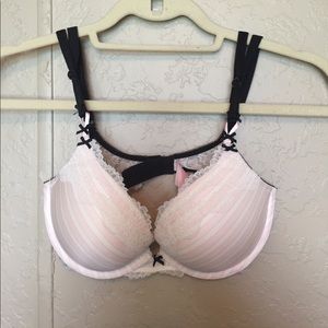 VICTORIA SECRET NWOT  light pink push up