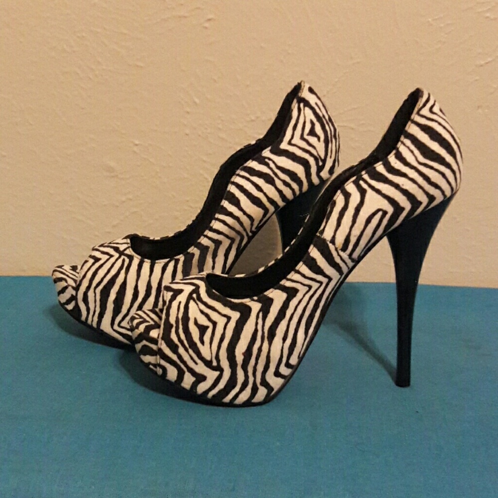 Zebra print pump