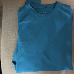 Nike therma- fit long sleeve top