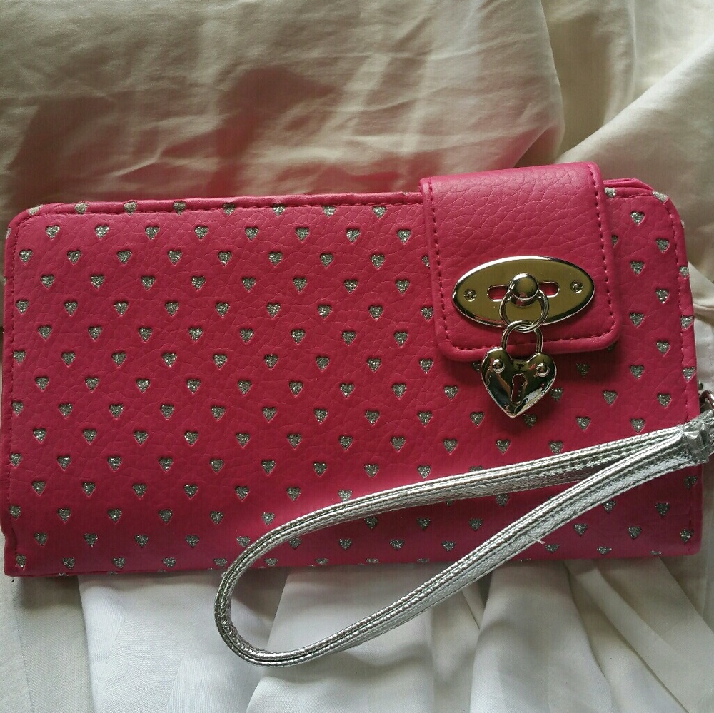 Hearts on pink wallet/wrislet