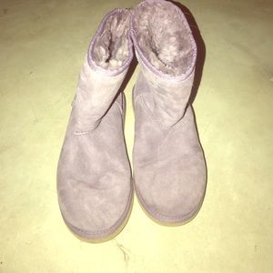 Purple shirt uggs