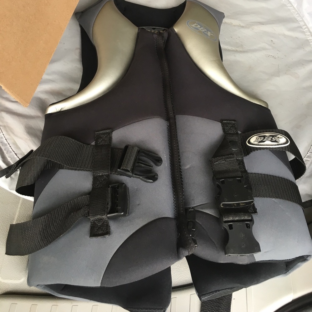 Men's small life vest 🎽