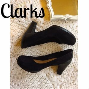 Clarks Pumps •