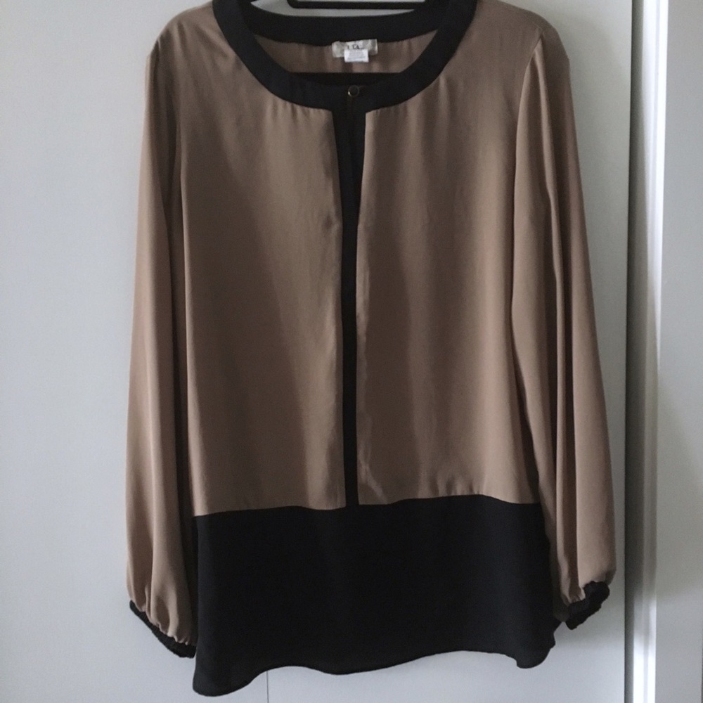 Ivy Ridge blouse in beige & black detail sz large