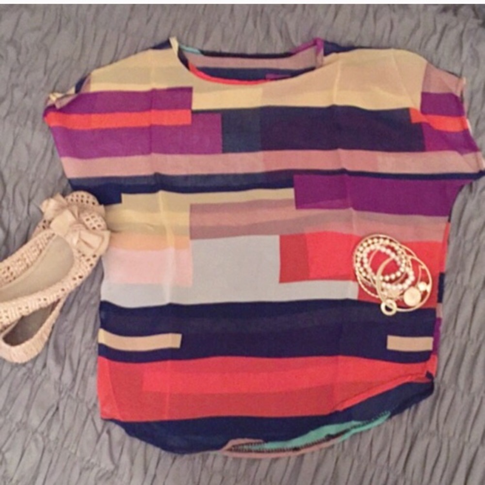 Colorful Chiffon Top⬇️💲💲🗣offers welcome