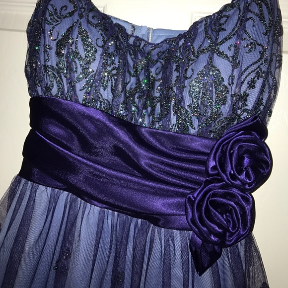 Formal Dress - Picture 3 of 4