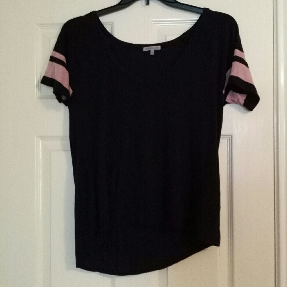 🚫DONATING SOON🚫 Cute Blue and Pink Top