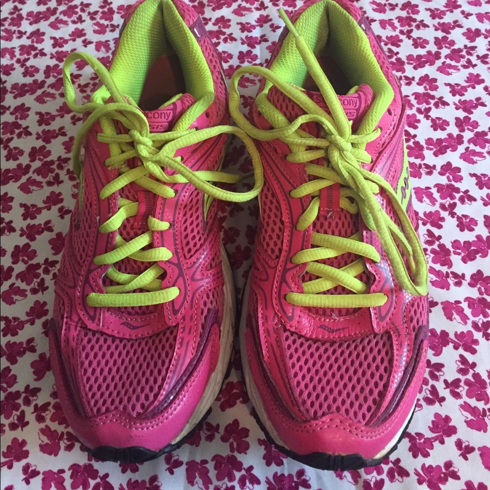 Very nice running shoes. Only worn a few times.