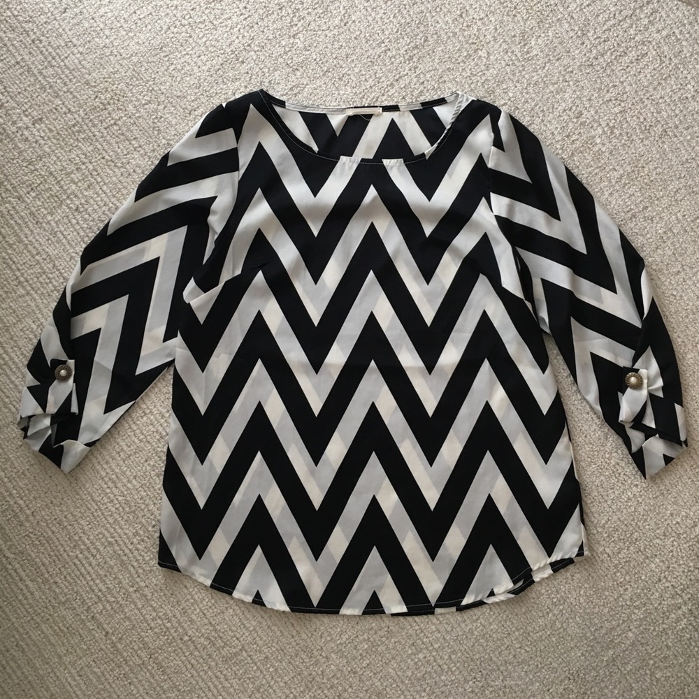 Black and white chevron statement top / blouse!