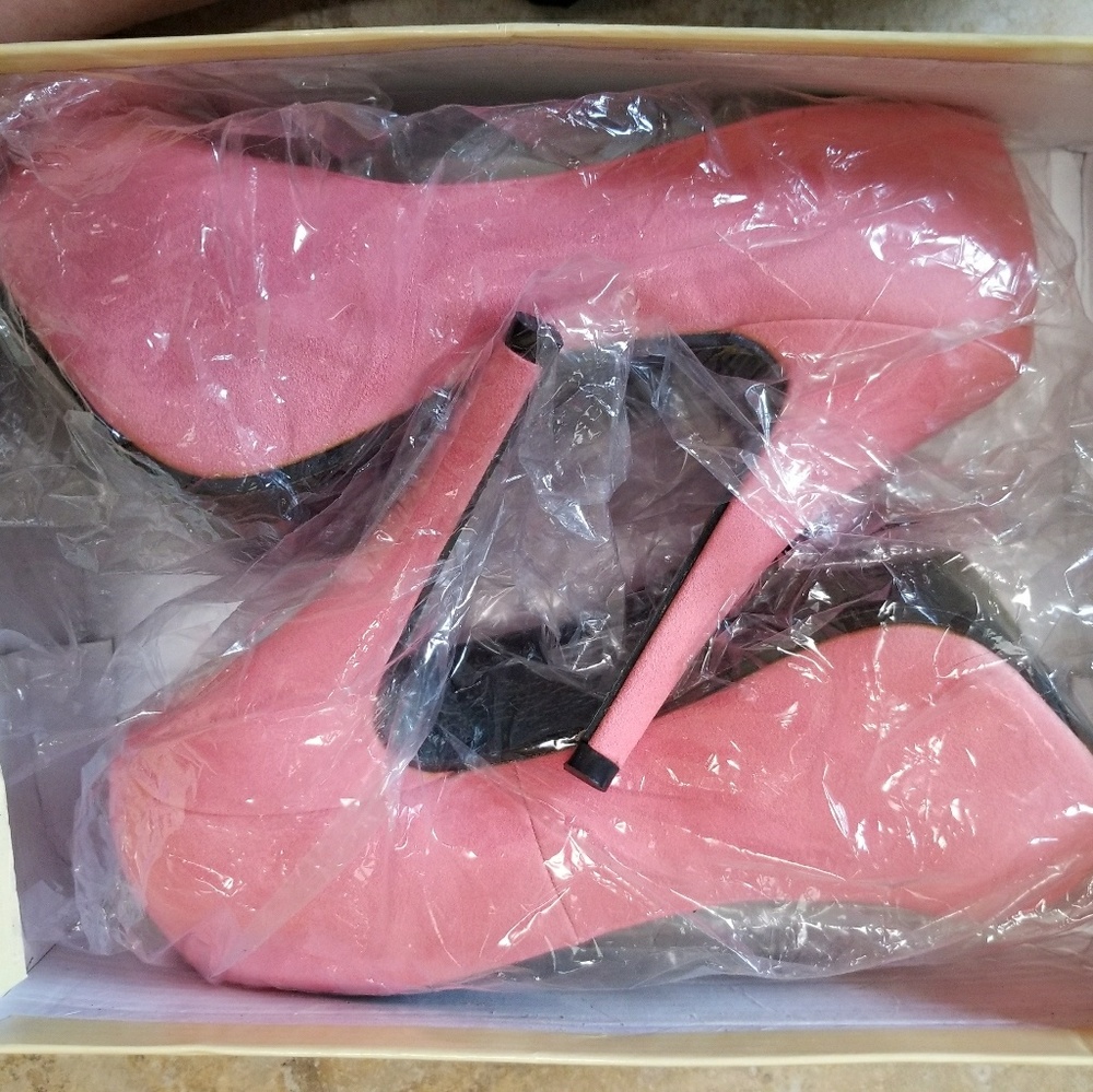Sexy pink heels!