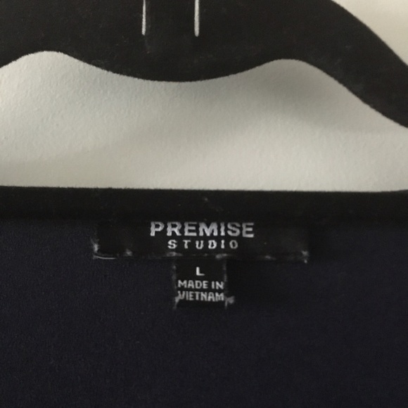 Premise navy blouse button roll-tab sleeve large - Picture 3 of 5