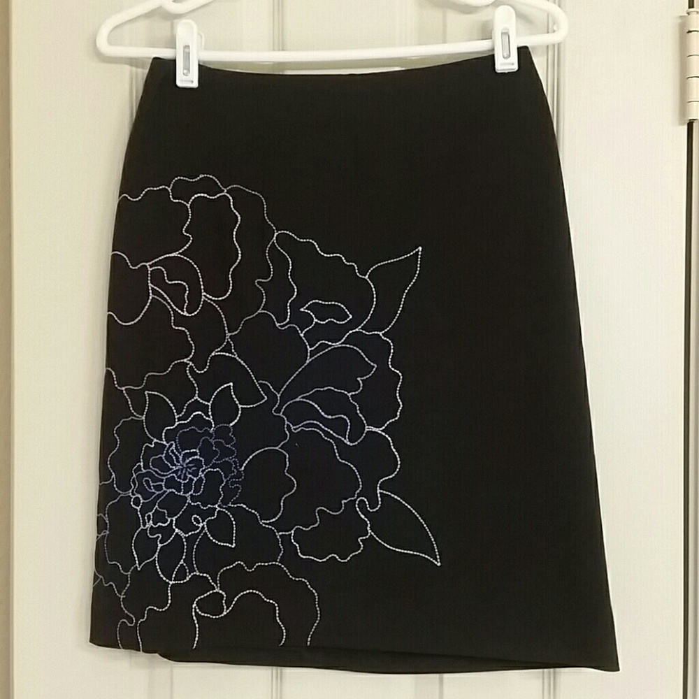 Ann Taylor 2 petite skirt w/ multicolor embroidery
