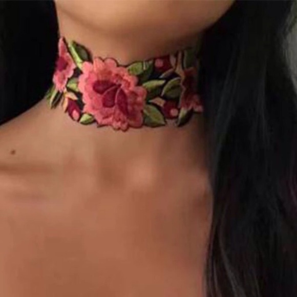 FLORAL EMBROIDERED CHOKER - Picture 2 of 6