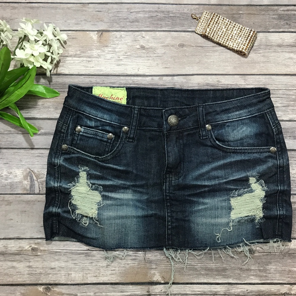 Beautiful distressed Jean skirt!