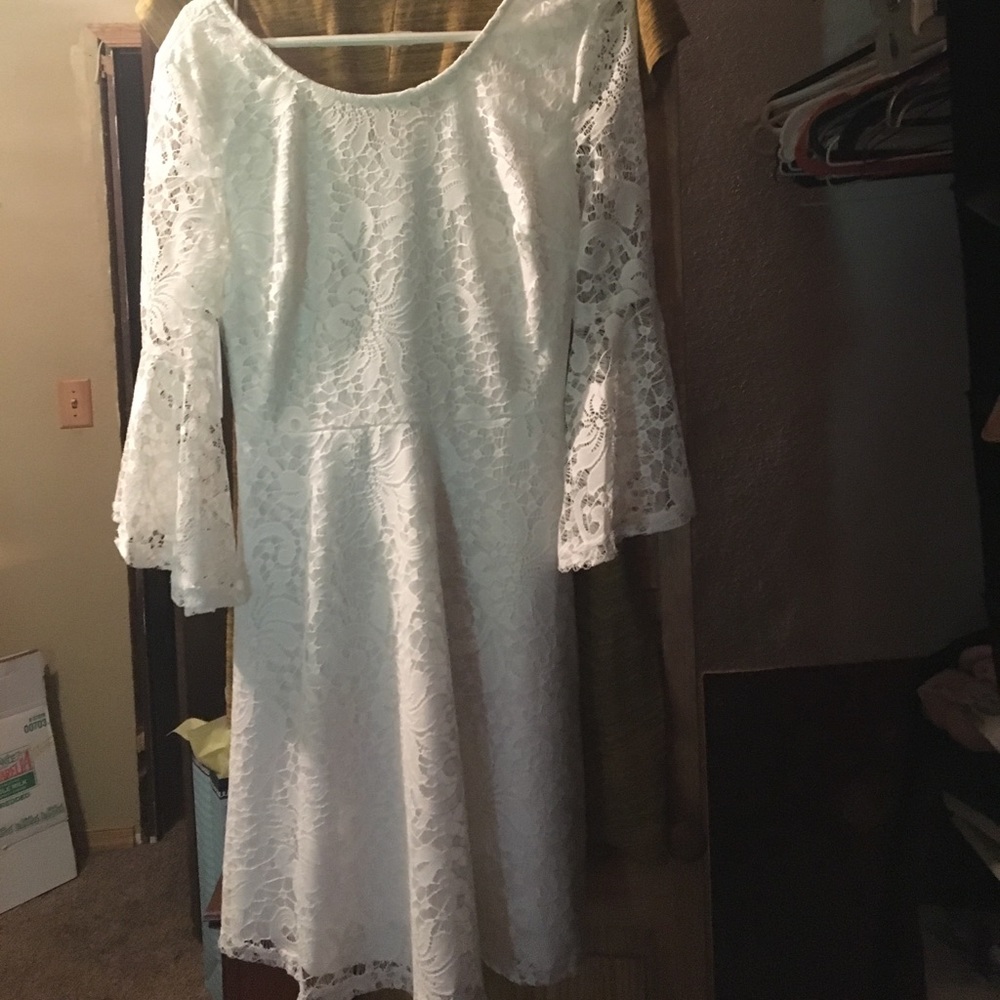 WHITE LACE DRESS