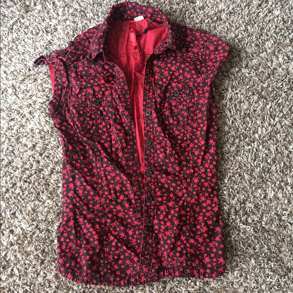 Cute black and red floral button up tee