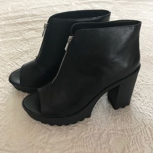 Torrid NWT Size 11W Black Ankle Zip Bootie