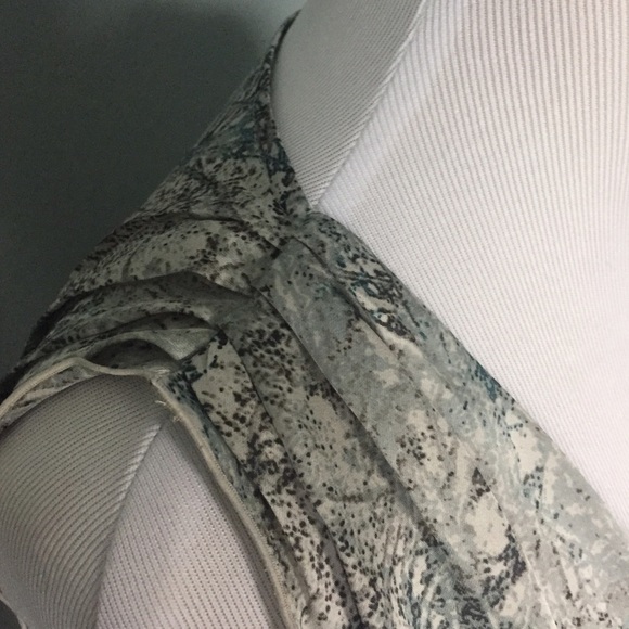 Beautiful Top - Picture 3 of 4