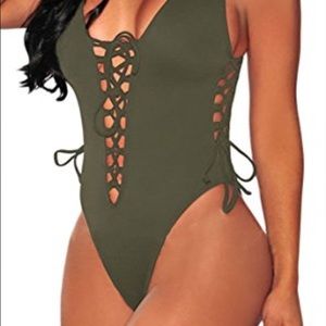 One piece baithing suit