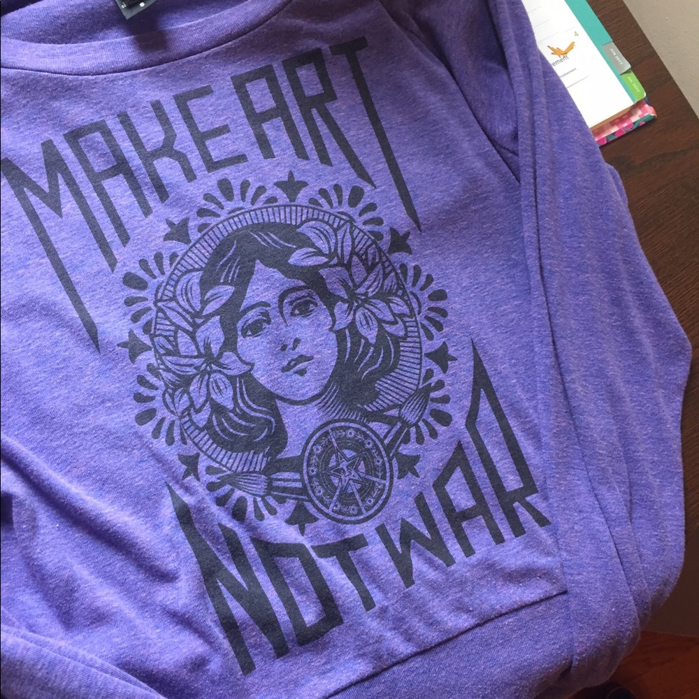 "MAKE ART NOT WAR" OBEY light sweatshirt