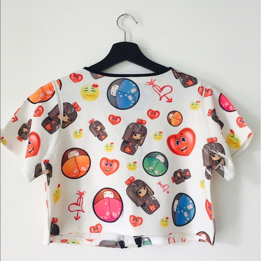 Crop Top With Design - Picture 2 of 2