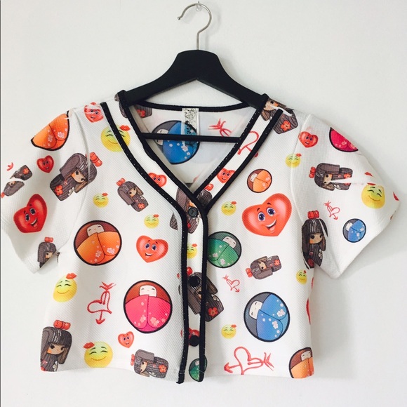 Crop Top With Design - Picture 1 of 2