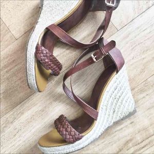 • w e d g e • s a n d a l •