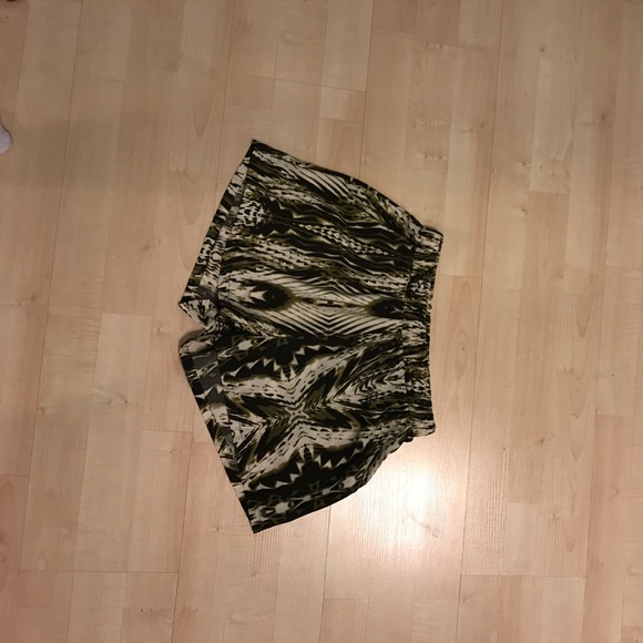 Pattern shorts - Picture 1 of 2