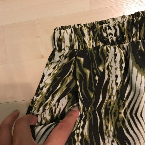Pattern shorts - Picture 2 of 2