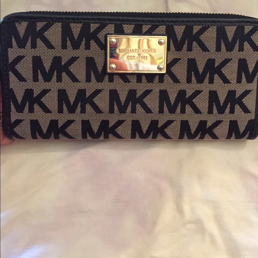 Michael Kors Jet Set Logo Wallet