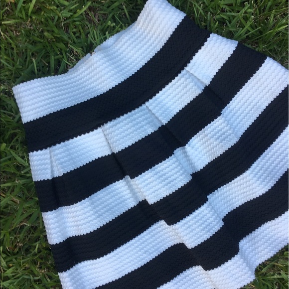 Anthro High waist fit n flare skirt,sz L,mini,nwot - Picture 2 of 4