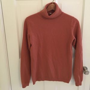 Uniqlo Cashmere Turtleneck