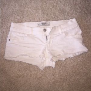 Abercrombie & Fitch white shorts