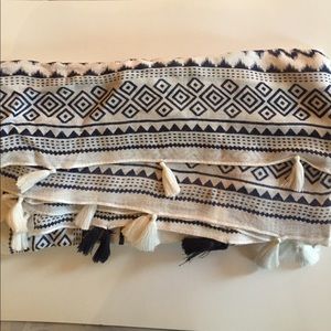 NWOT Tassel scarf