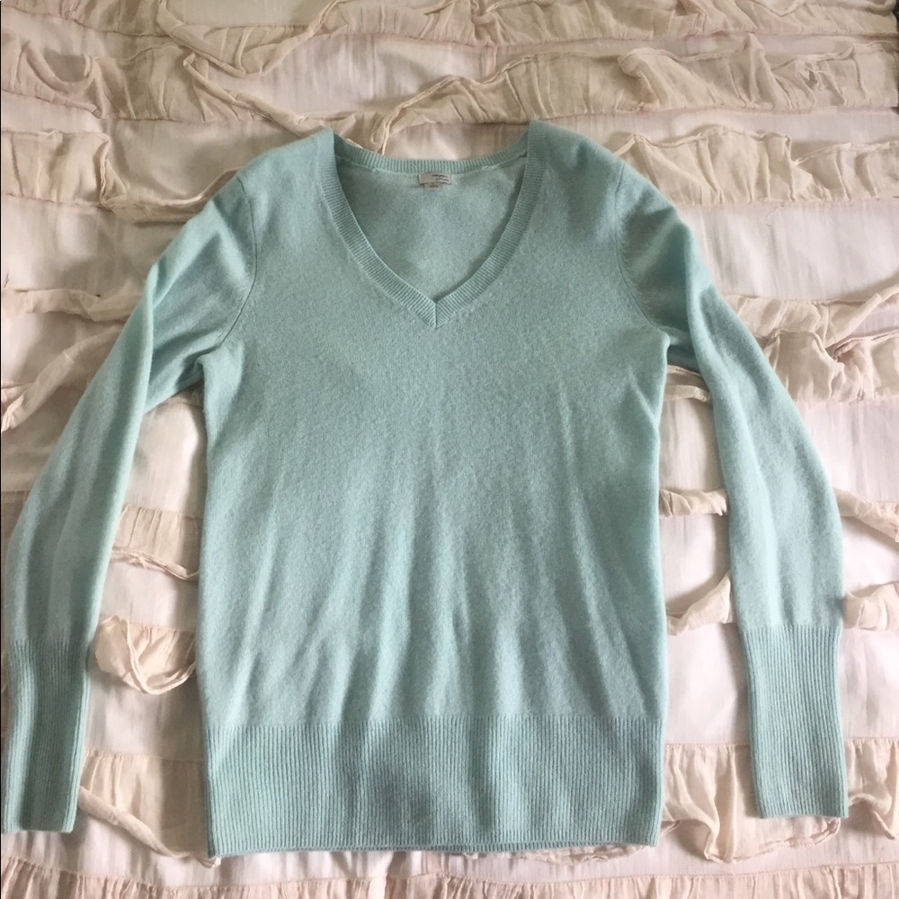Halogen V-Neck Cashmere Sweater