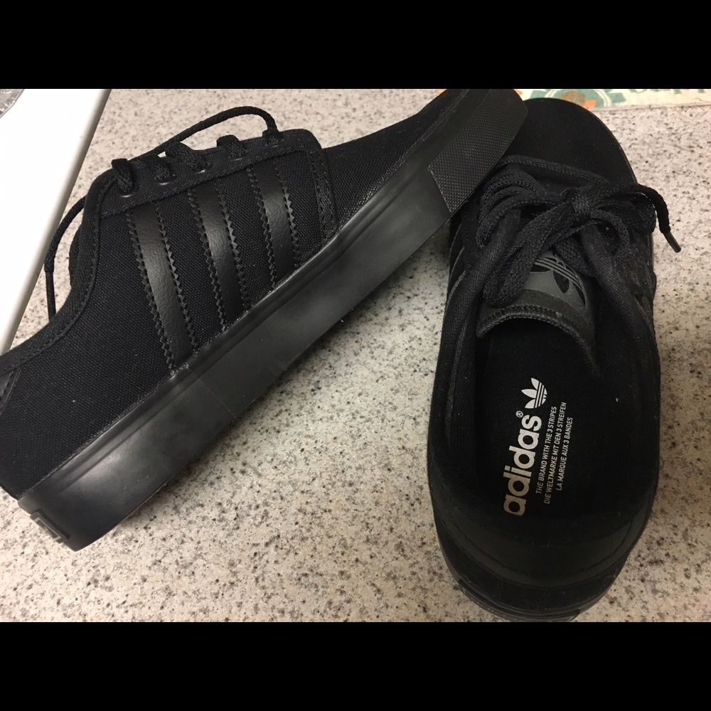 Adidas Sneakers