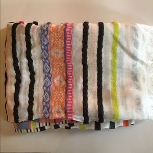 Multicolor striped scarf