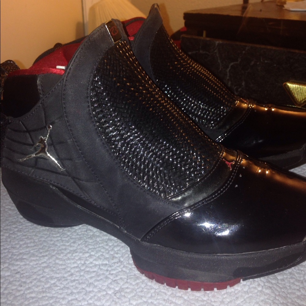 Jordan Retro 19 From Colliezone 12/9 Pack