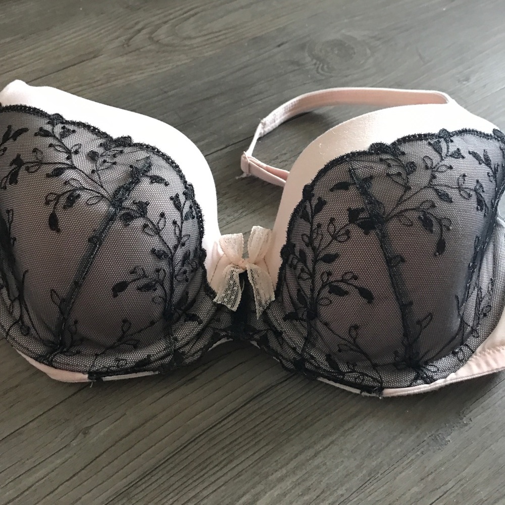 32dd body by Victoria lace lined Demi