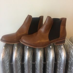 Black Poppy Brown Chelsea Boots
