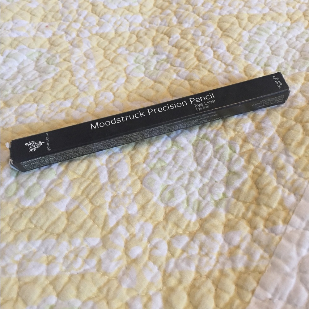 Mood struck Precision Eyeliner-Perfect